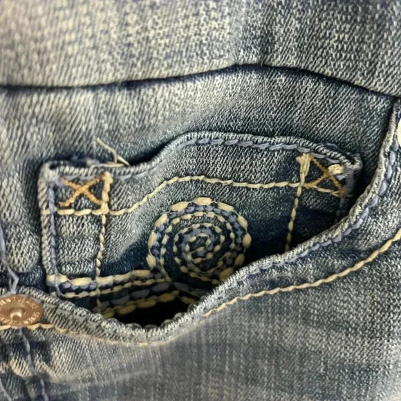 Seven7 Shorts Women Denim Embroidered Pockets Raw Hem Size 12 - Picture 2 of 9